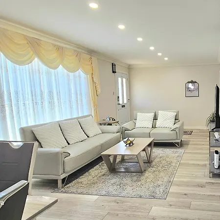 Villa Luxurious Cozy House In Bluffs With Lake View